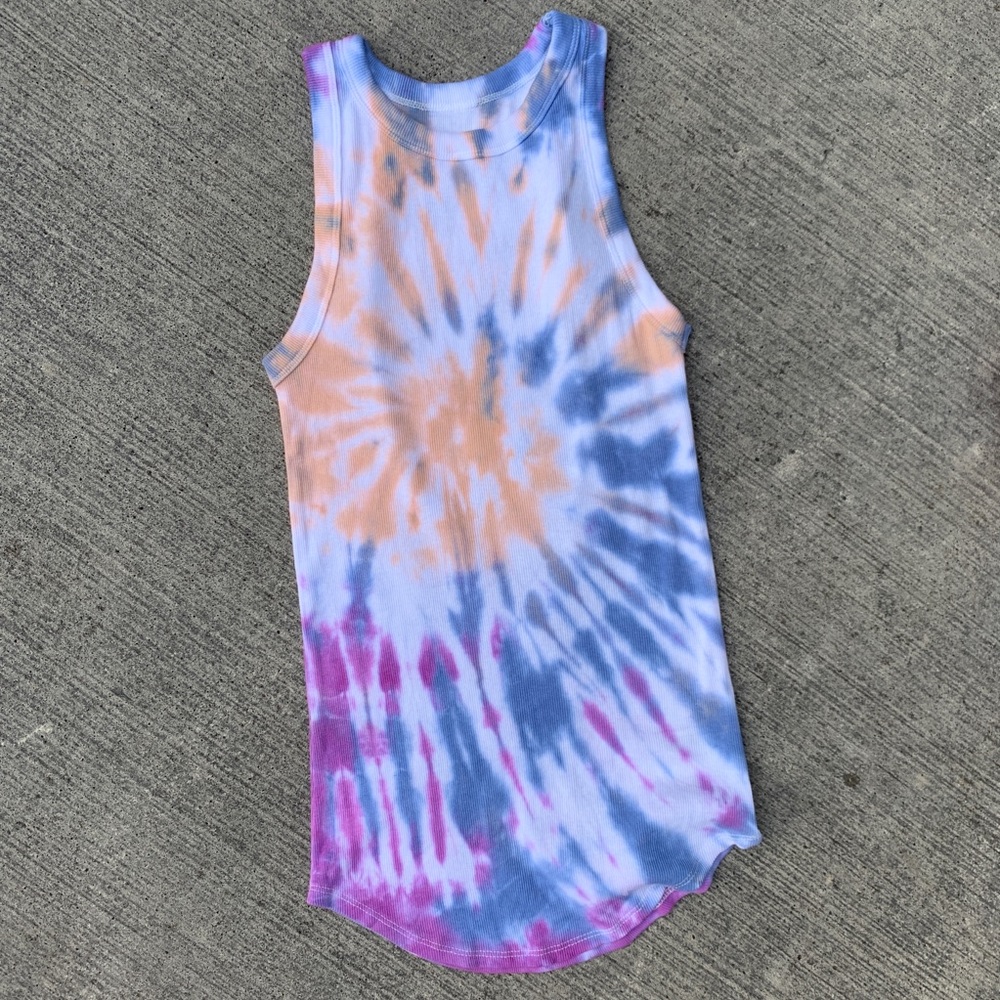Custom Tie Dye sweat shorts and tank top - Picture 5 of 6